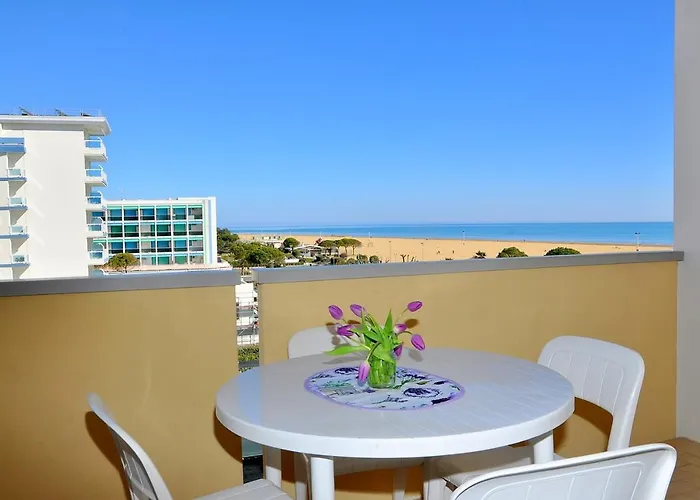 Beautiful In A Seafront Building Apartman