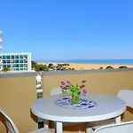 Beautiful In A Seafront Building Апартаменты