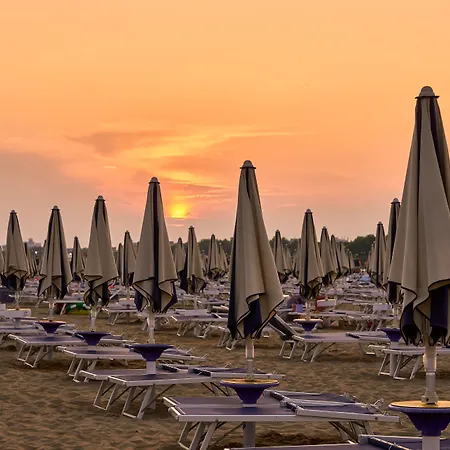 Beautiful In A Seafront Building Lejlighed Bibione