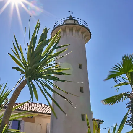 Beautiful In A Seafront Building Apartmán
